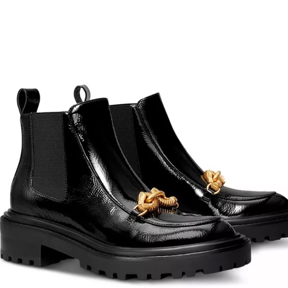 Tory Burch Shoes - Tory Burch Jessa Chelsea boots. Size 6